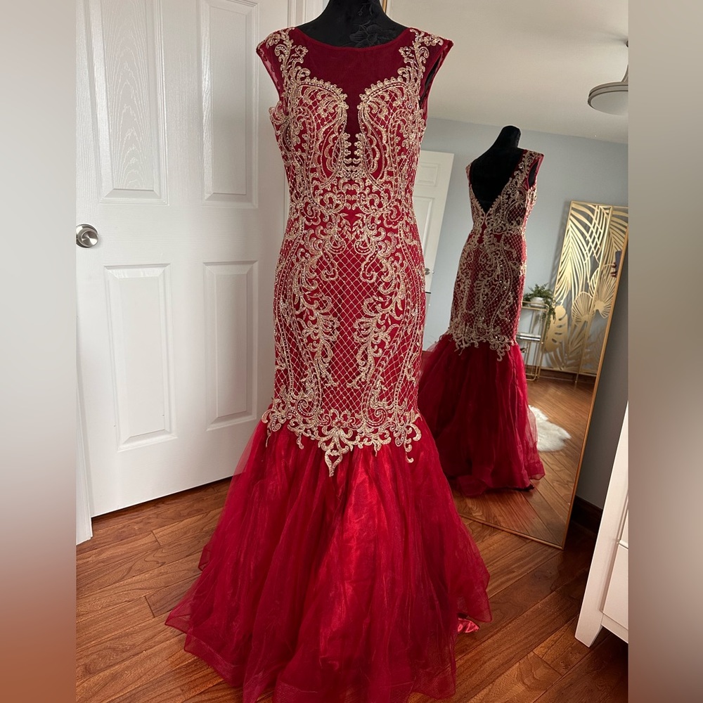 PROM Gorgeous deep red / burgundy dress gold embroidery